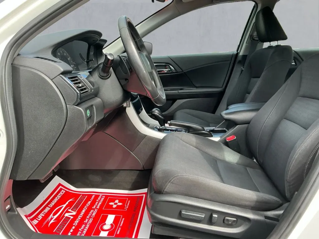 Honda Accord photo 11