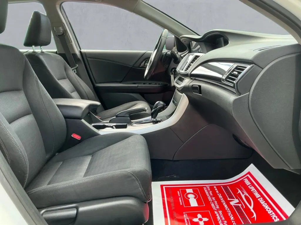 Honda Accord photo 20