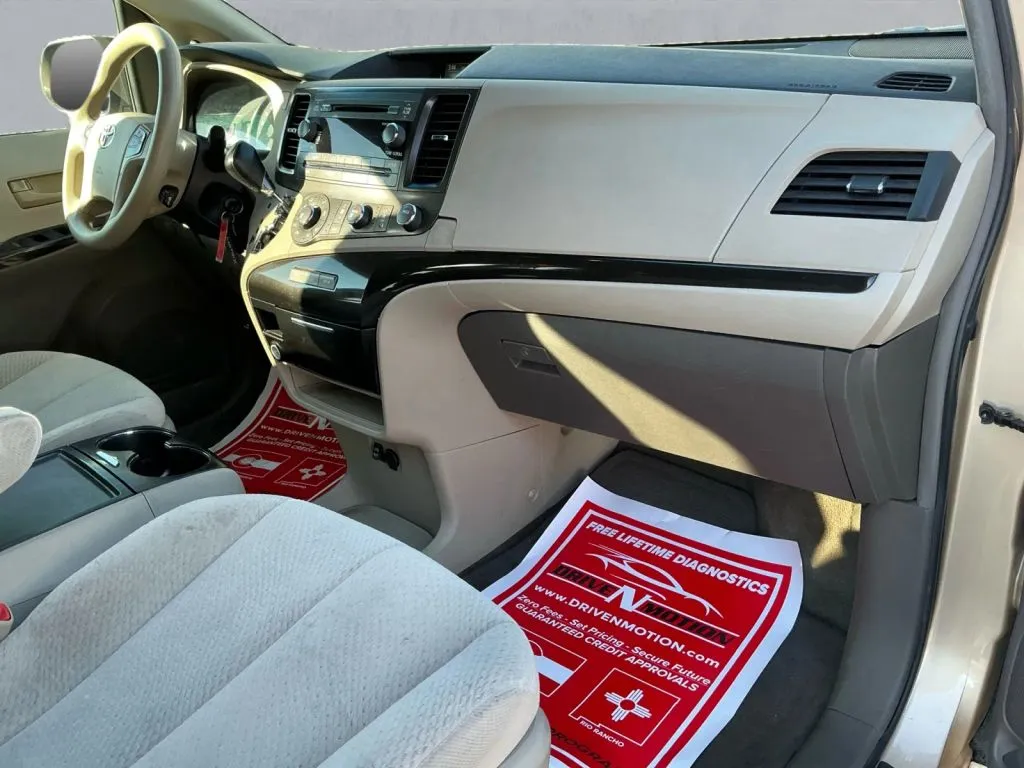 Toyota Sienna photo 22