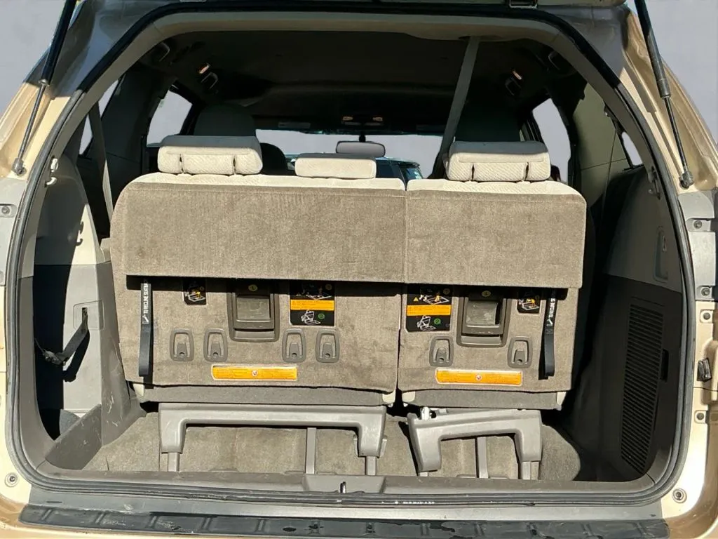 Toyota Sienna photo 21