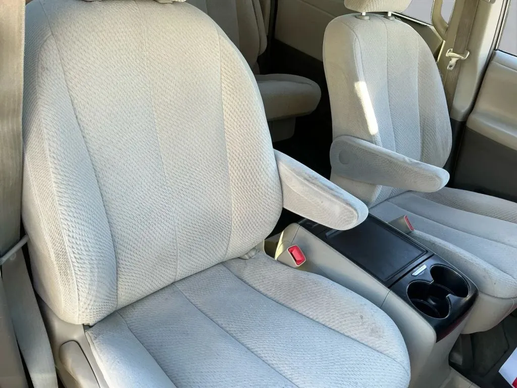 Toyota Sienna photo 24