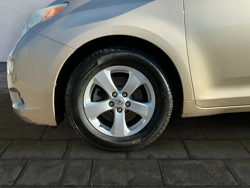 Toyota Sienna photo 26