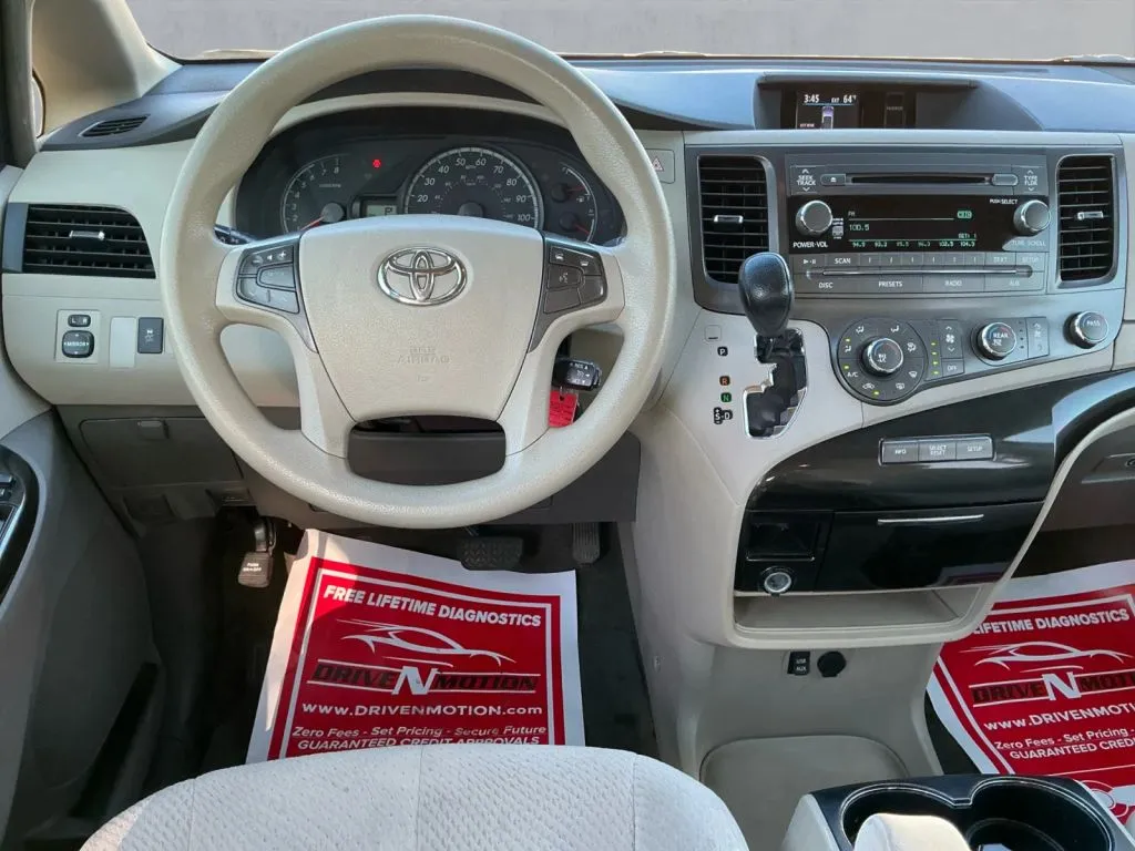 Toyota Sienna photo 16