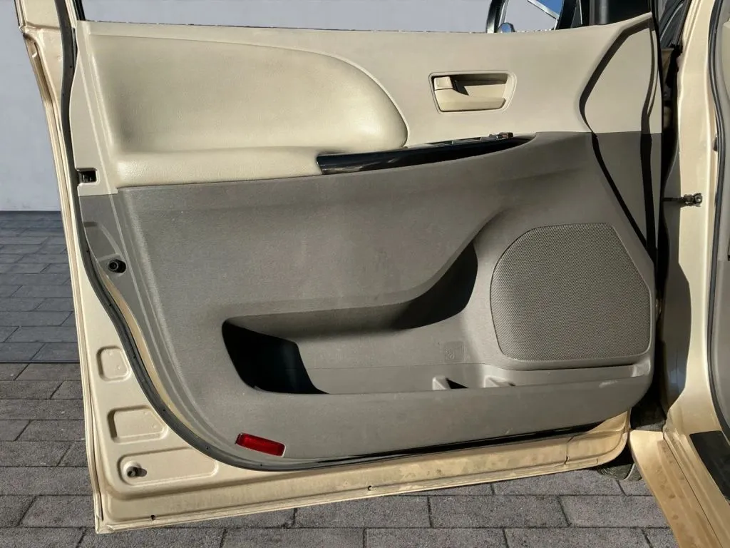 Toyota Sienna photo 10