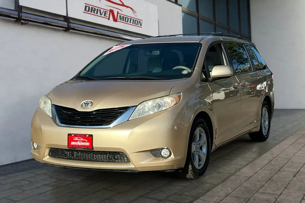 Toyota Sienna photo 7