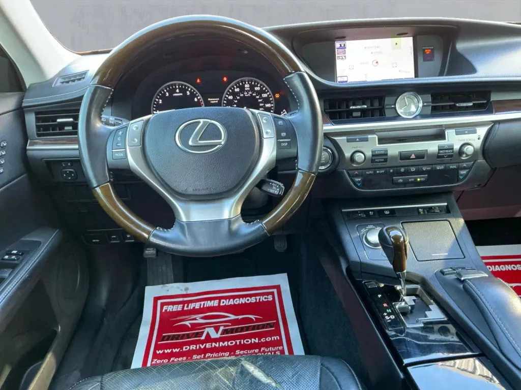 Lexus ES photo 16
