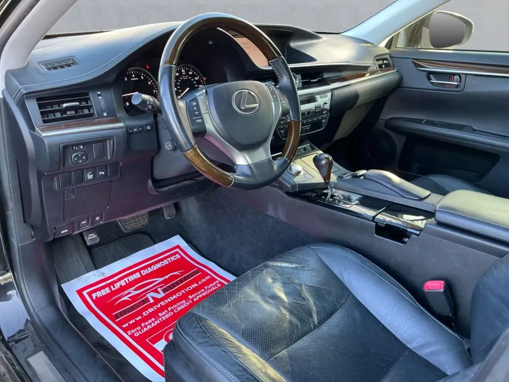 Lexus ES photo 13