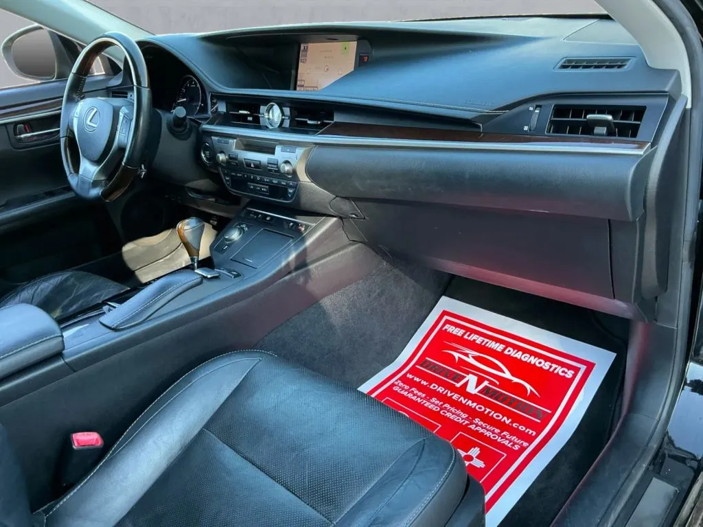 Lexus ES photo 20