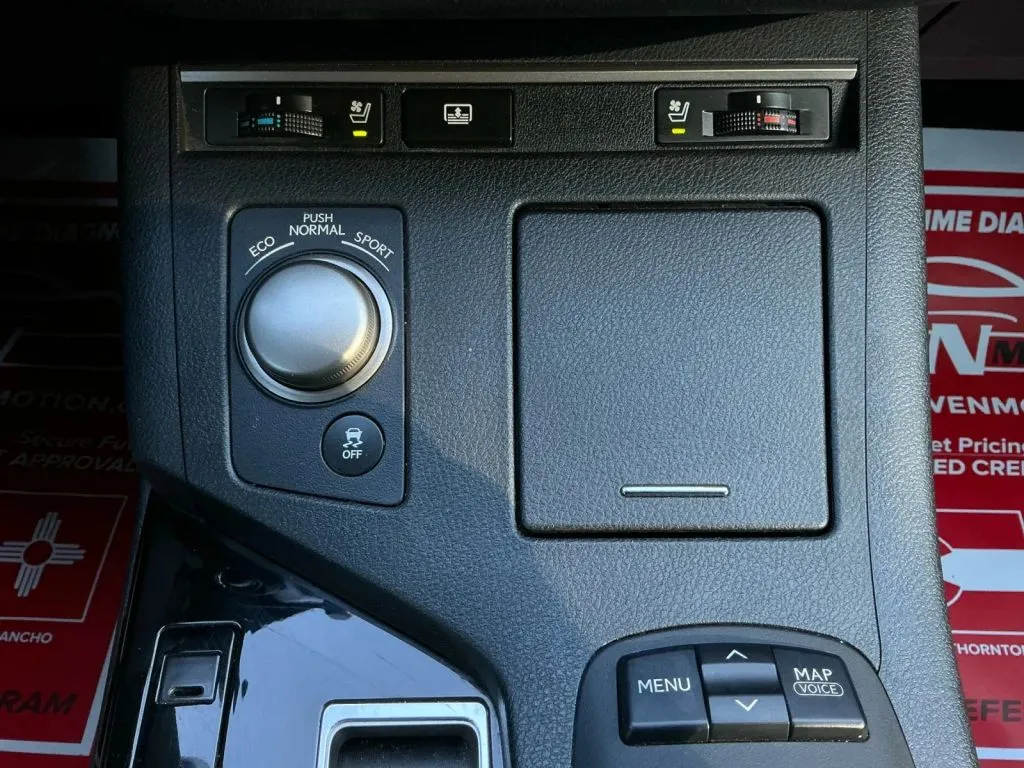 Lexus ES photo 35