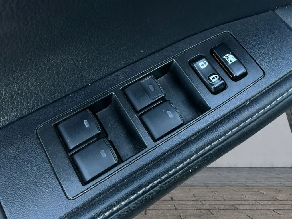 Lexus ES photo 11