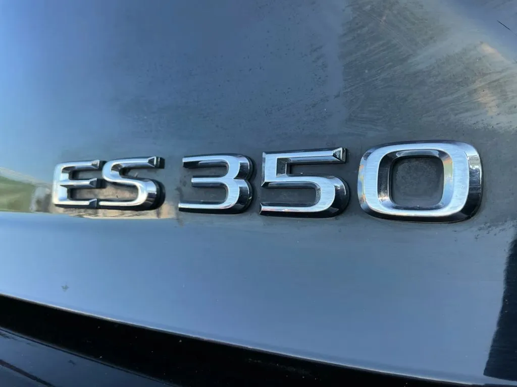 Lexus ES photo 18