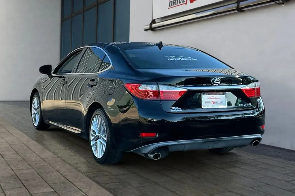 Lexus ES photo 6
