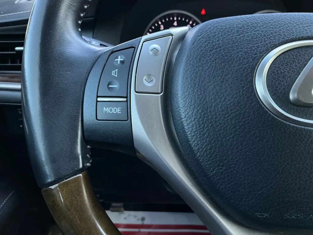 Lexus ES photo 27