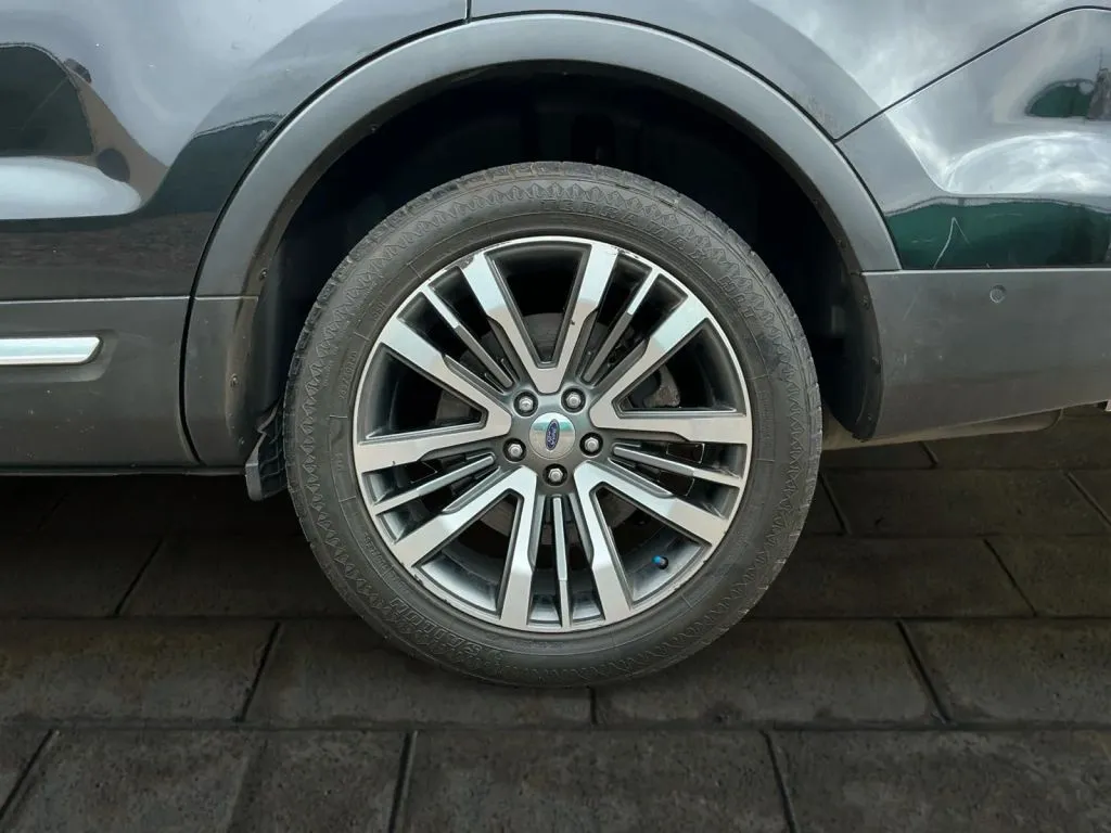 Ford Explorer photo 19