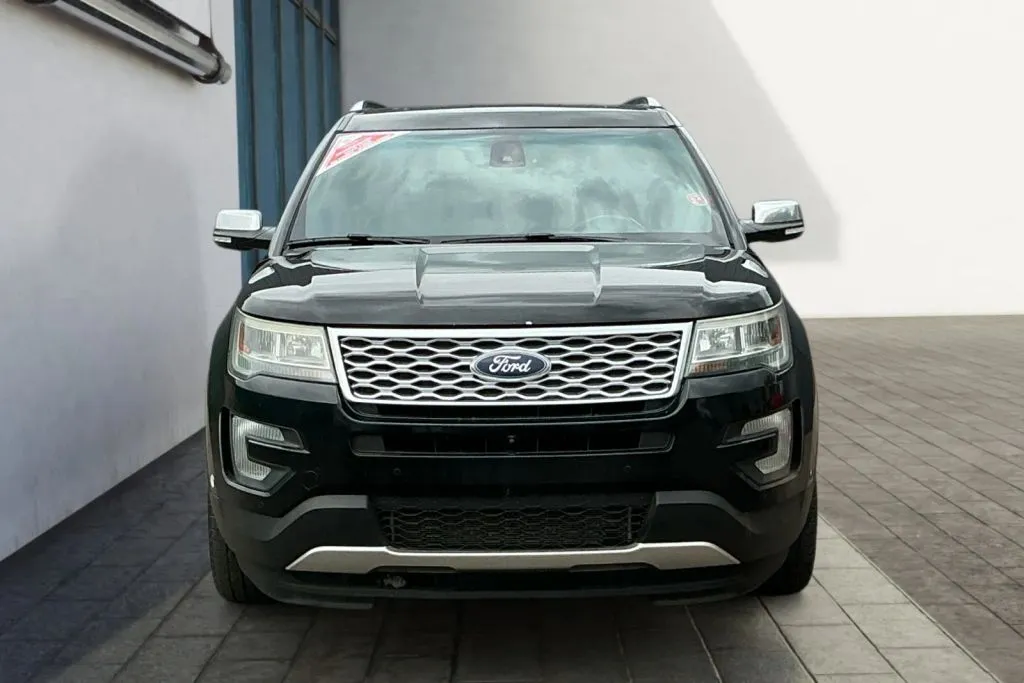 Ford Explorer photo 8