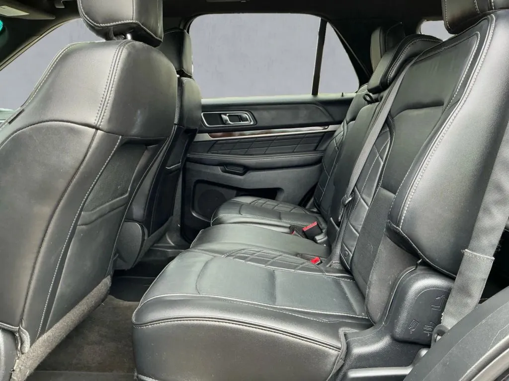 Ford Explorer photo 14