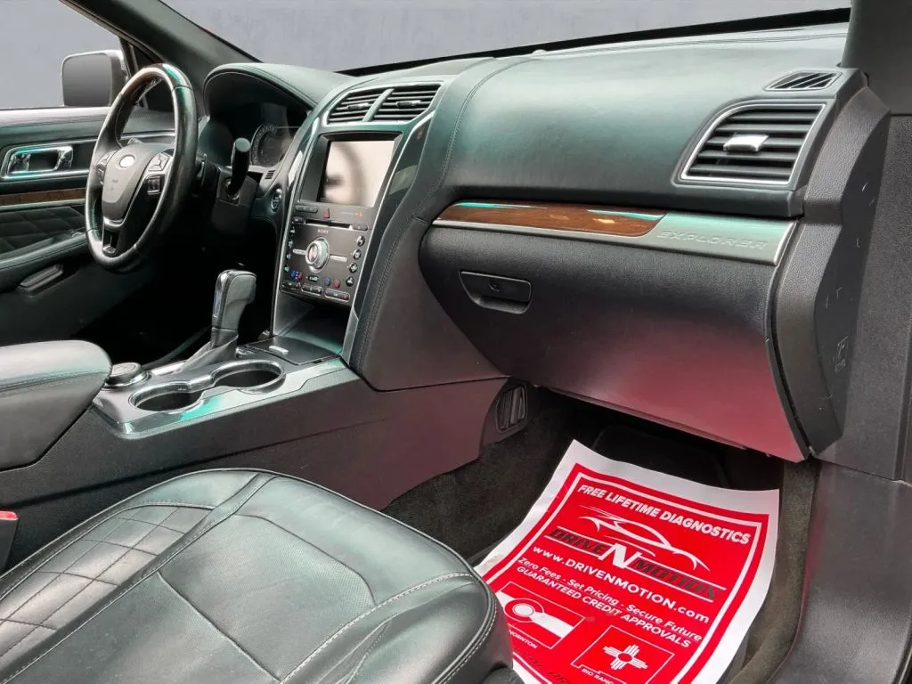 Ford Explorer photo 22
