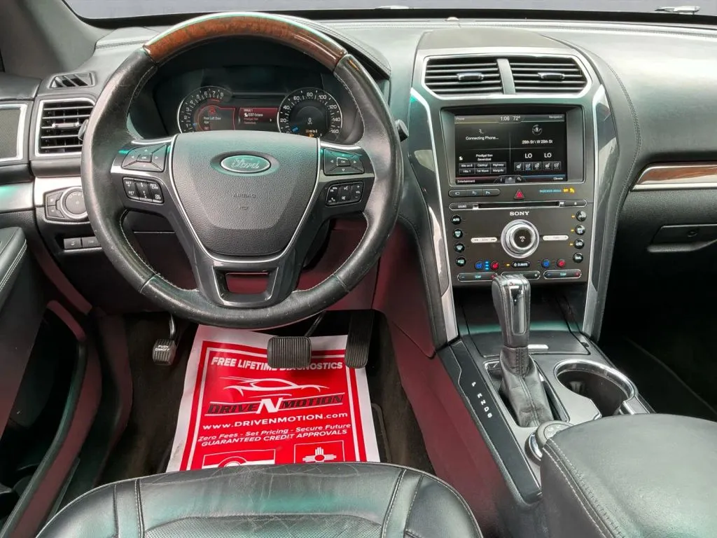 Ford Explorer photo 16
