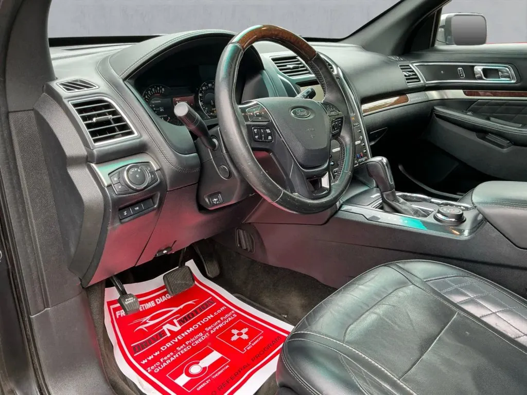 Ford Explorer photo 13