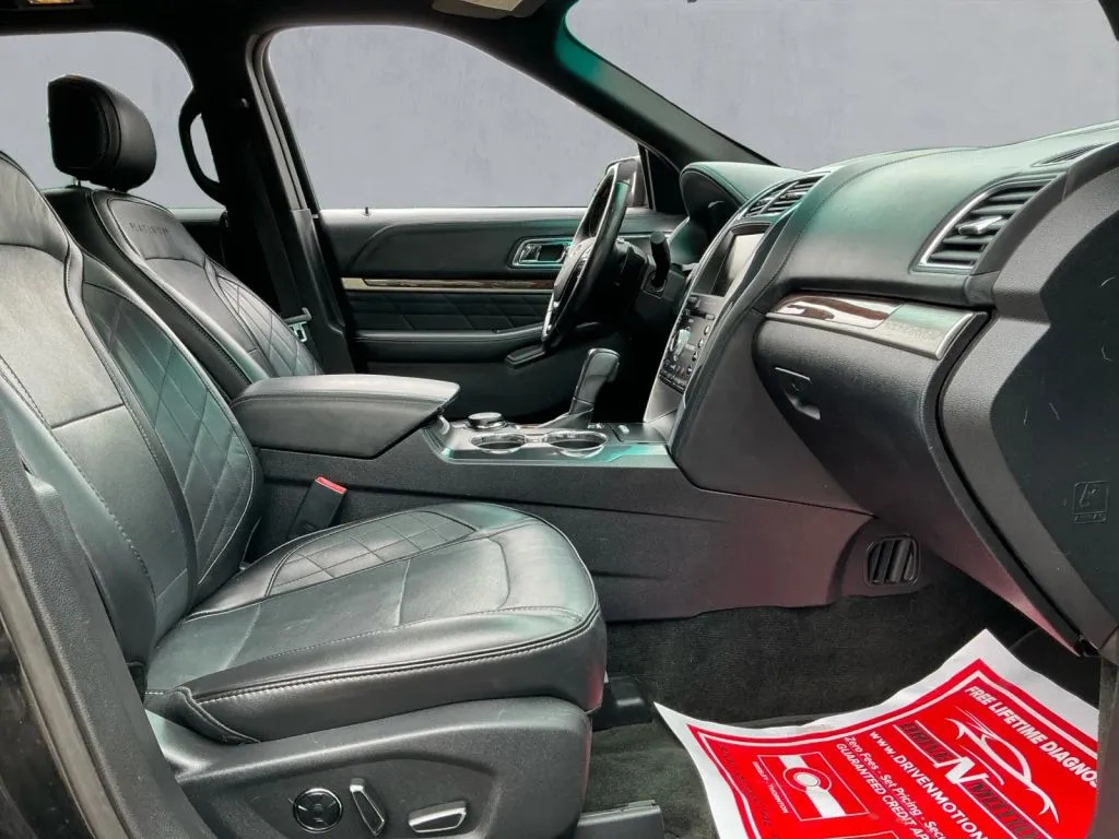 Ford Explorer photo 23