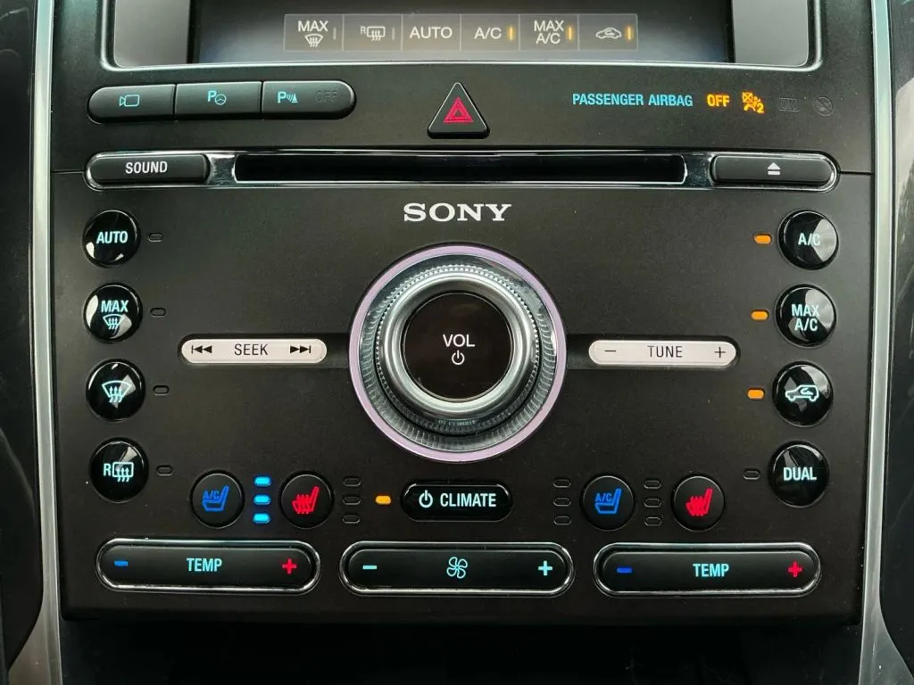 Ford Explorer photo 35