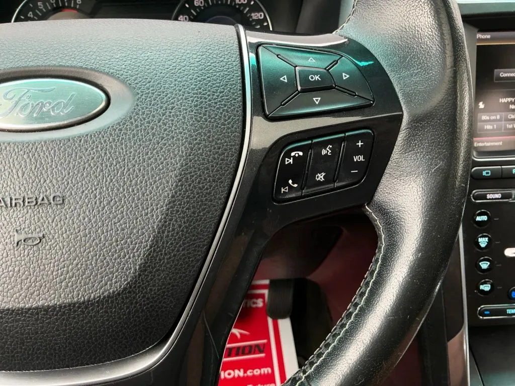 Ford Explorer photo 30