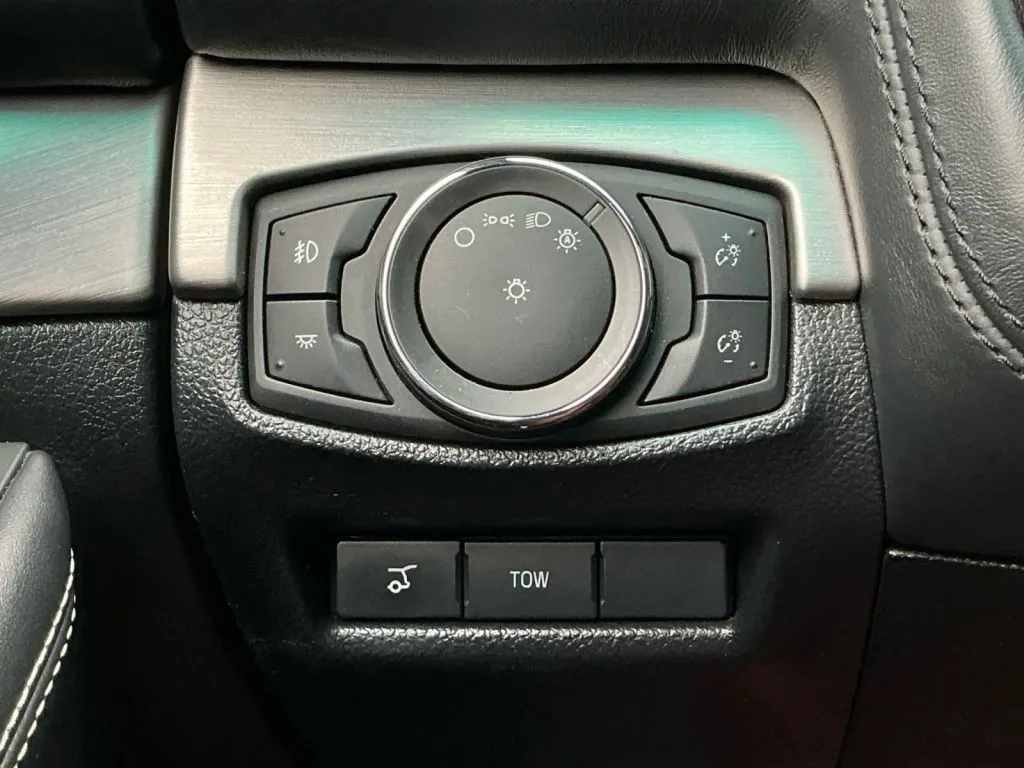 Ford Explorer photo 38