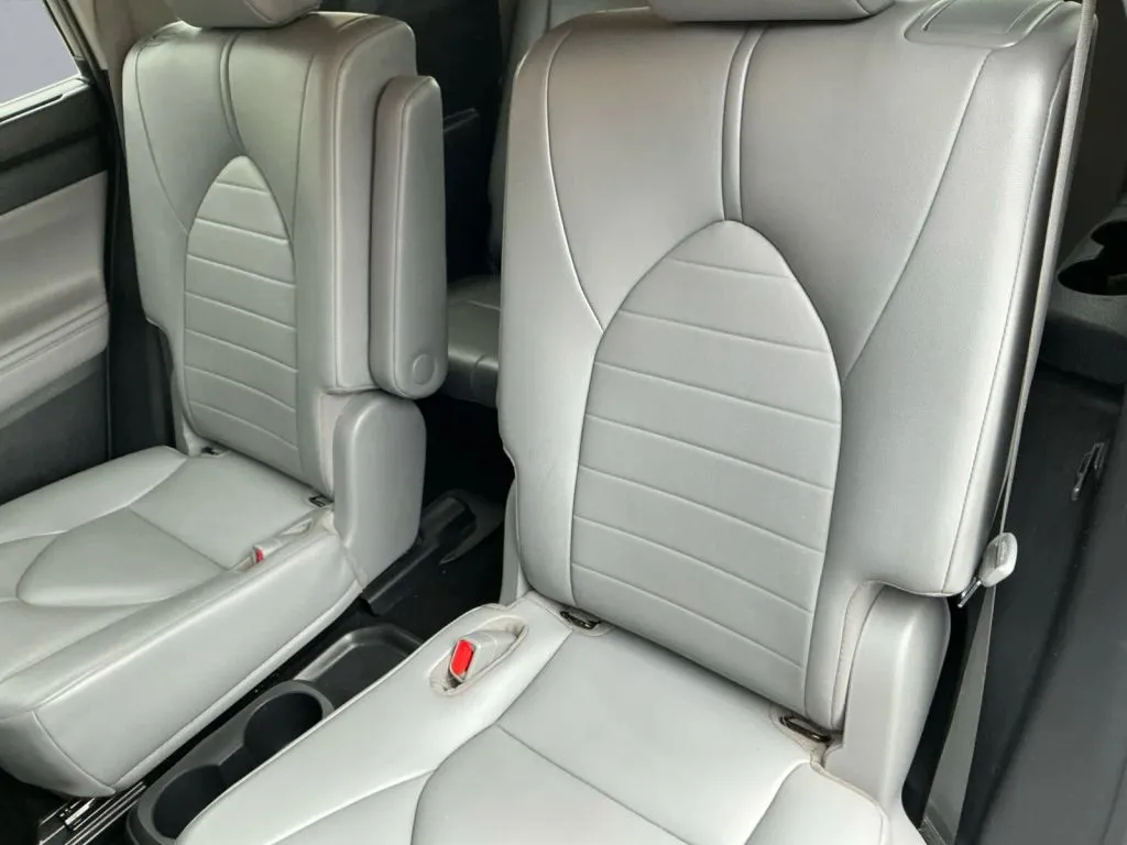 2021 Toyota Highlander XLE - Photo 16