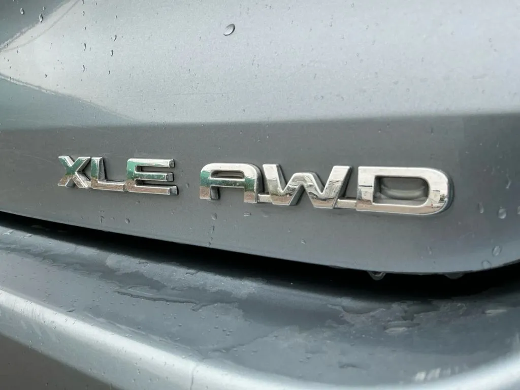 2021 Toyota Highlander XLE - Photo 19