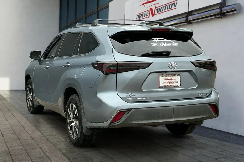 2021 Toyota Highlander XLE - Photo 6