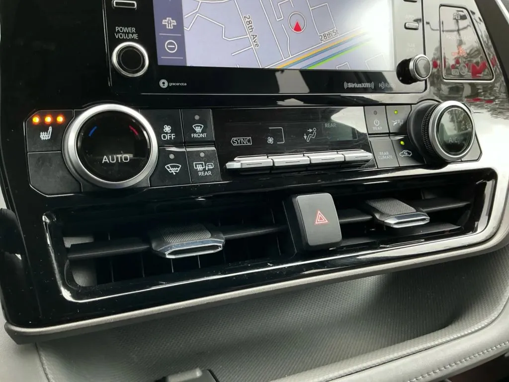 2021 Toyota Highlander XLE - Photo 35