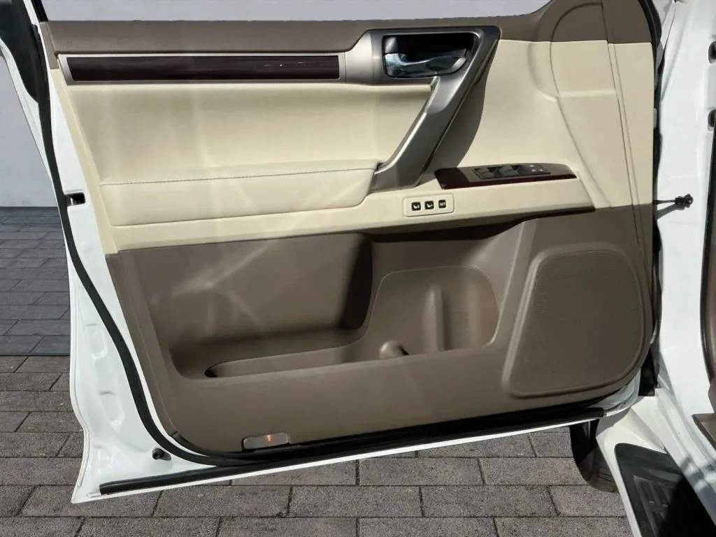 Lexus GX photo 10