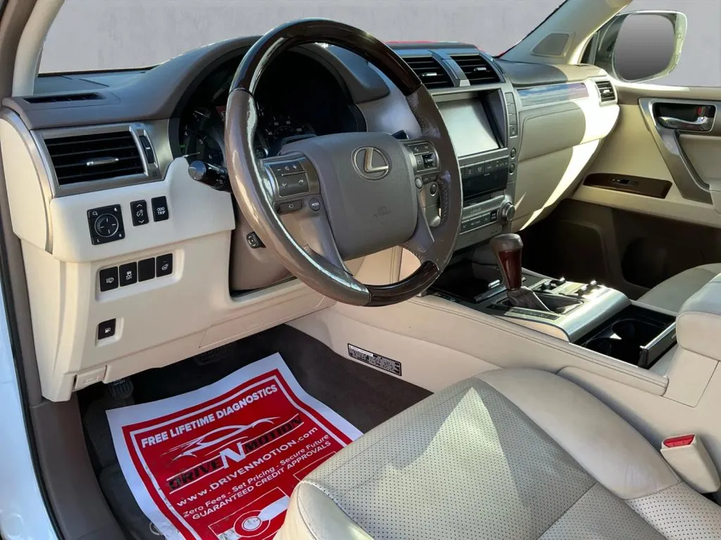 Lexus GX photo 13
