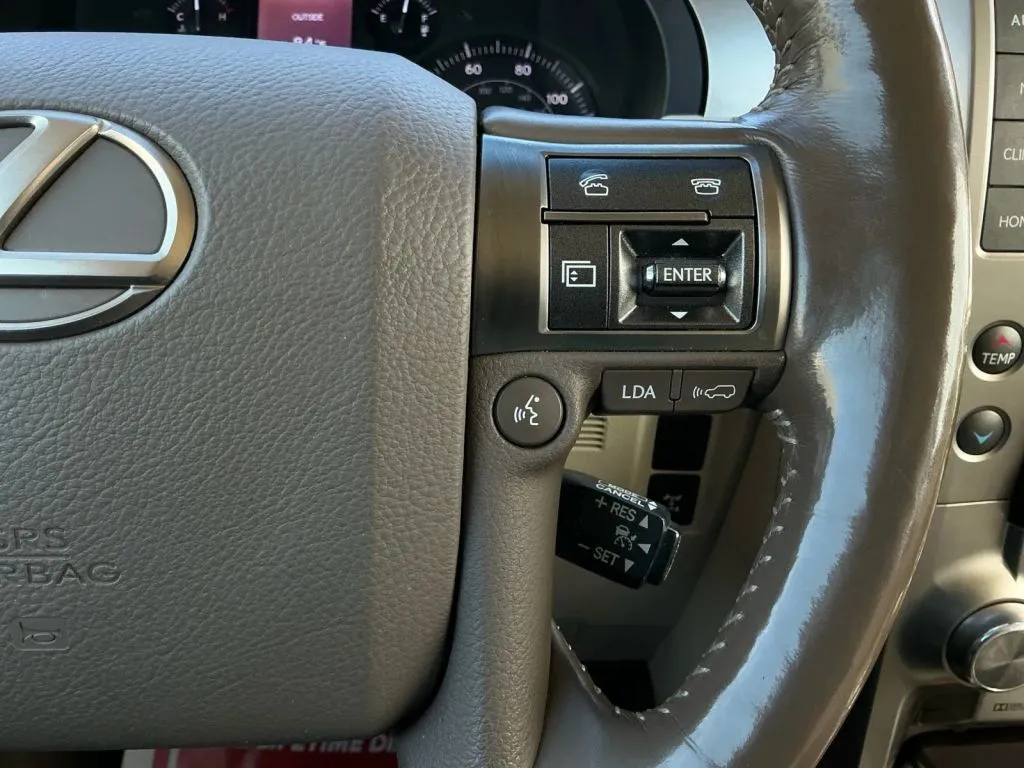 Lexus GX photo 28
