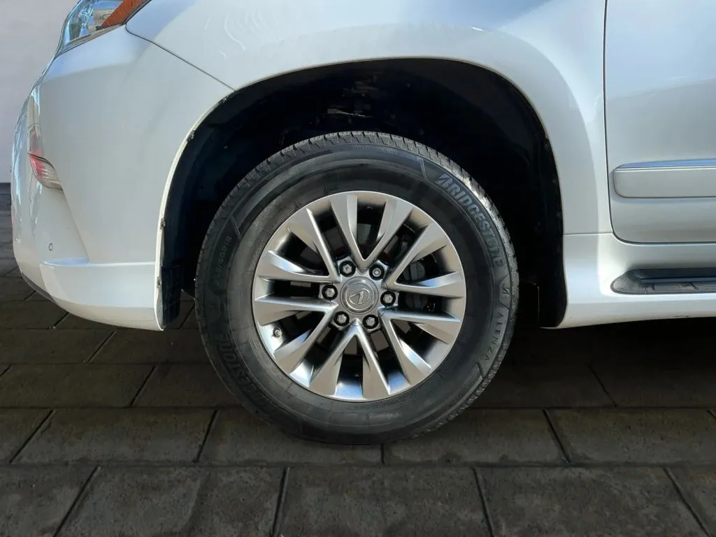 Lexus GX photo 24
