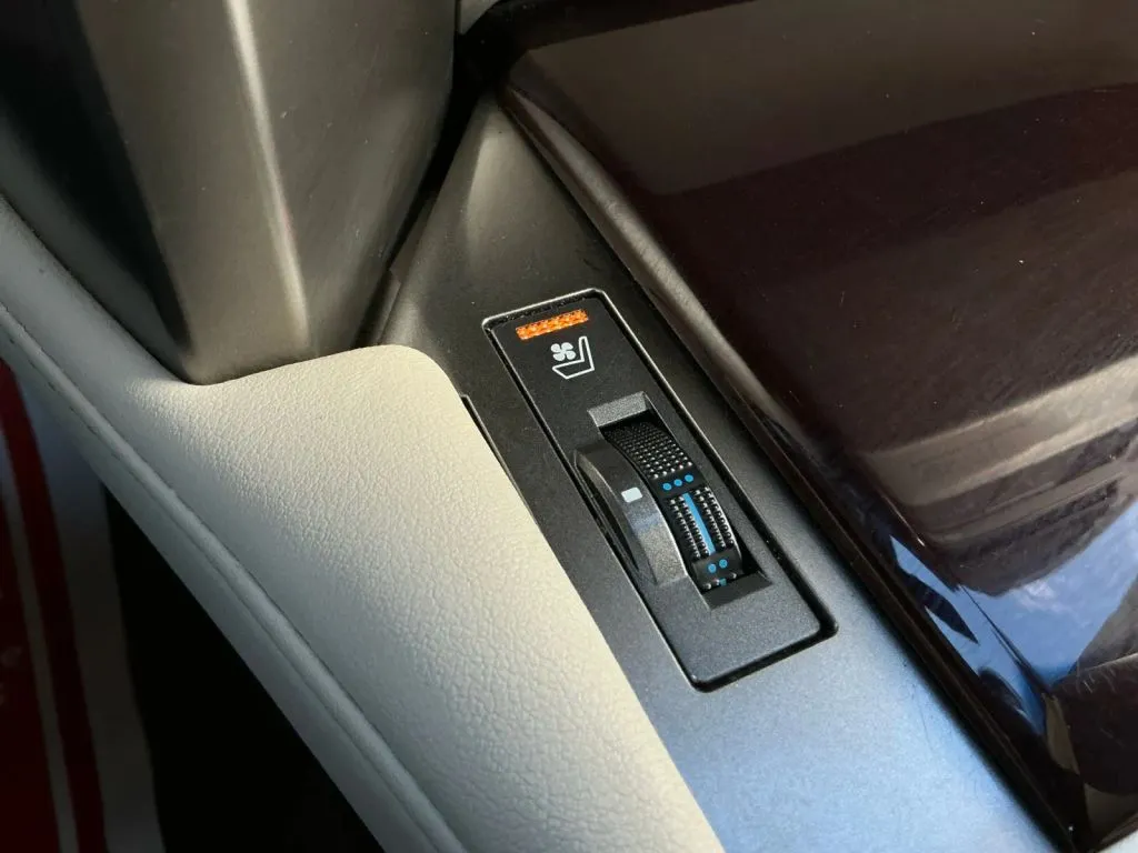 Lexus GX photo 32