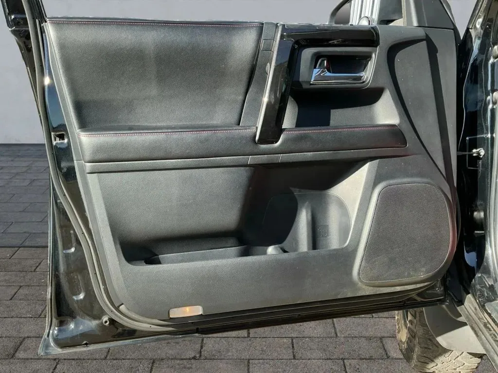 Toyota 4Runner photo 10