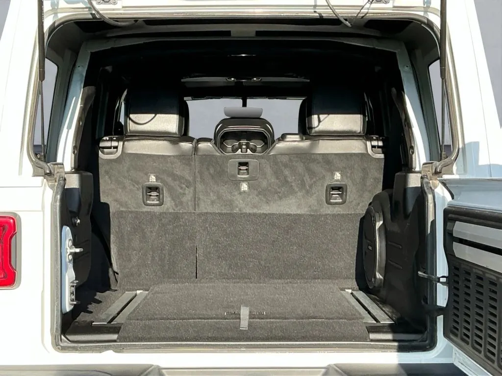 Jeep Wrangler photo 19