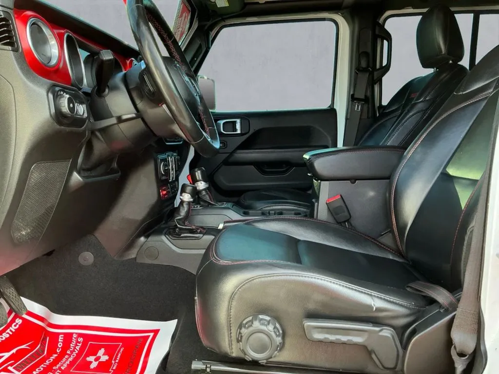 Jeep Wrangler photo 12