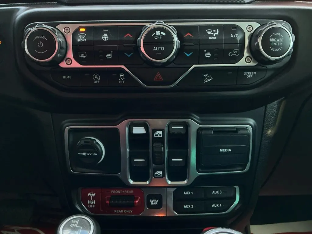 Jeep Wrangler photo 33