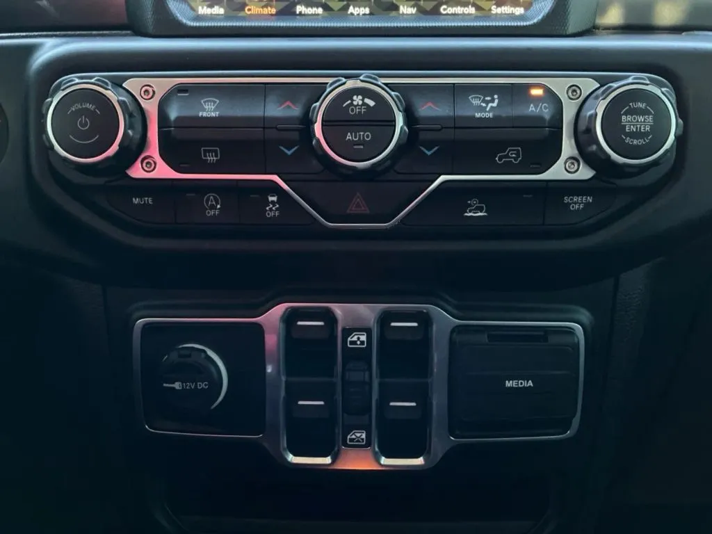 Jeep Gladiator photo 33