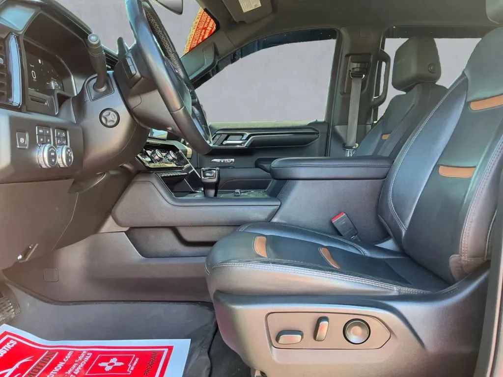GMC Sierra photo 12