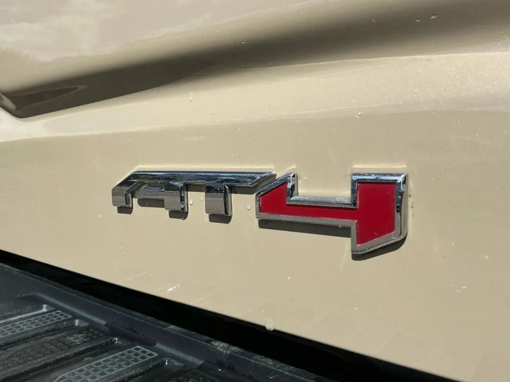 GMC Sierra photo 19