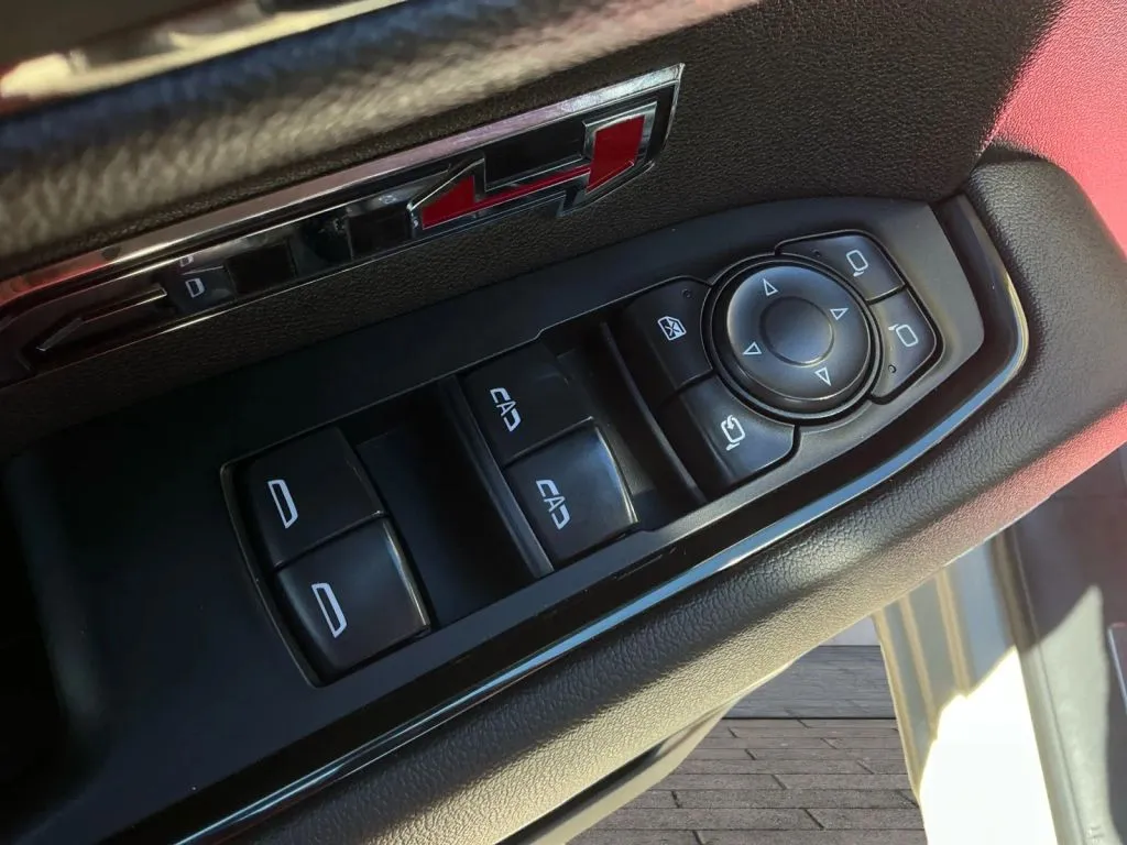 GMC Sierra photo 11