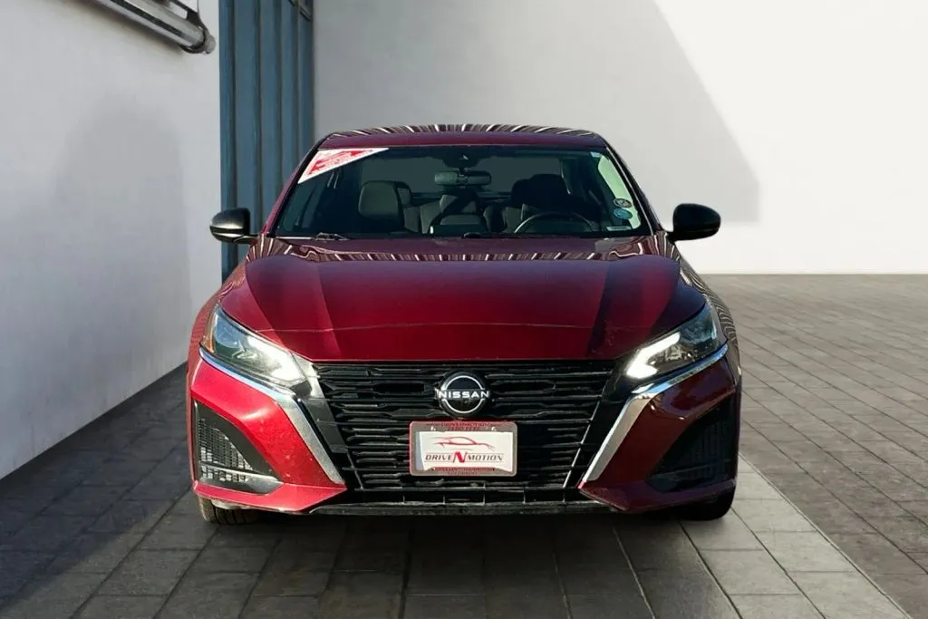 Nissan Altima photo 8