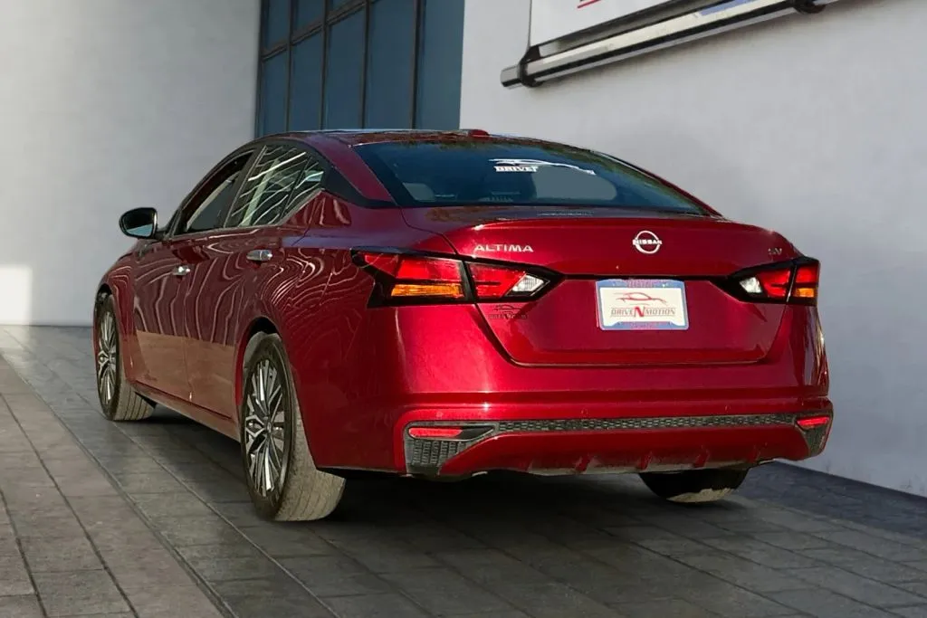 Nissan Altima photo 6