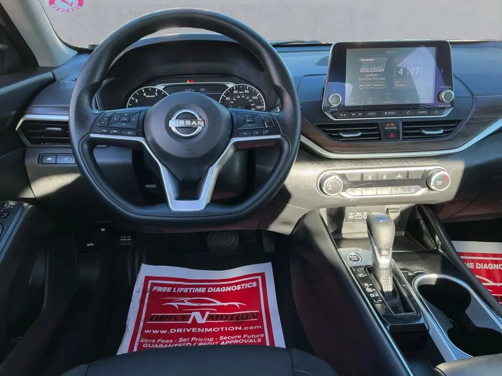 Nissan Altima photo 16