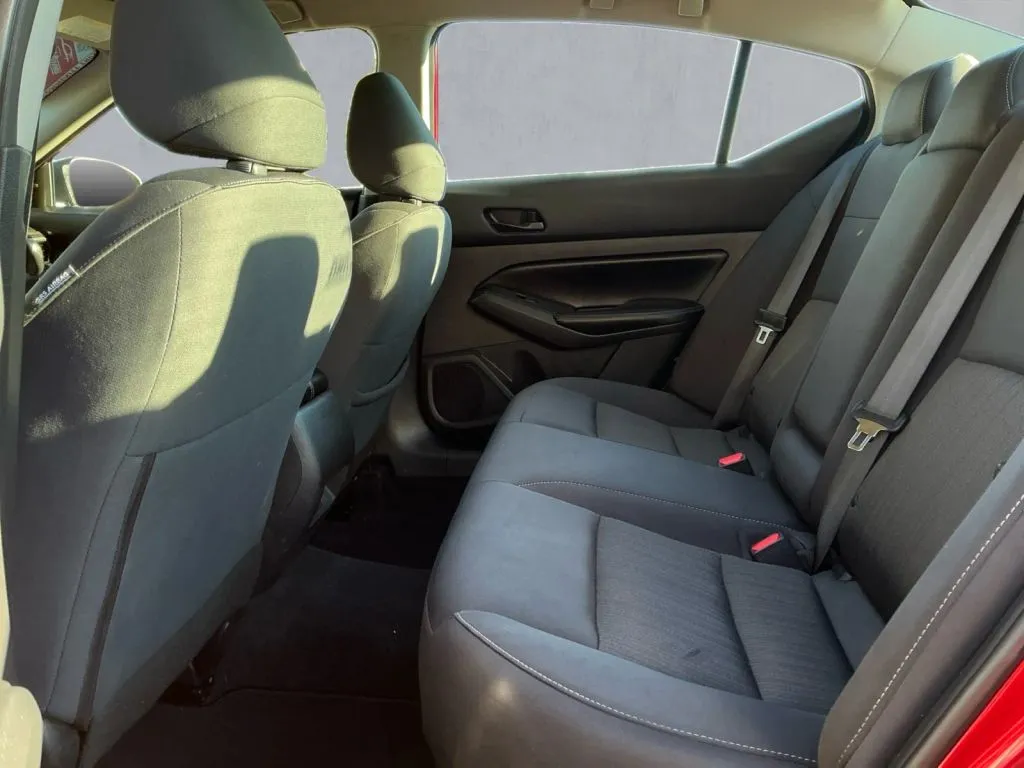 Nissan Altima photo 14