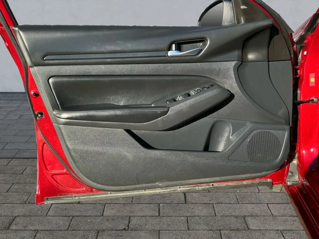 Nissan Altima photo 10