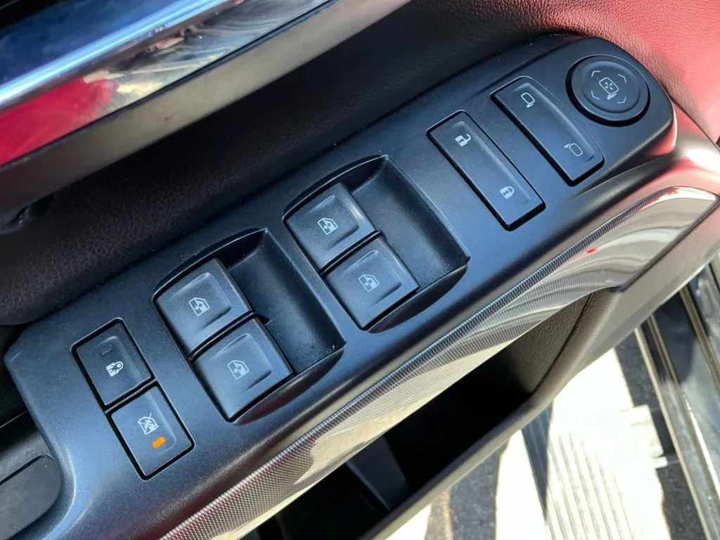 Chevrolet Silverado photo 11